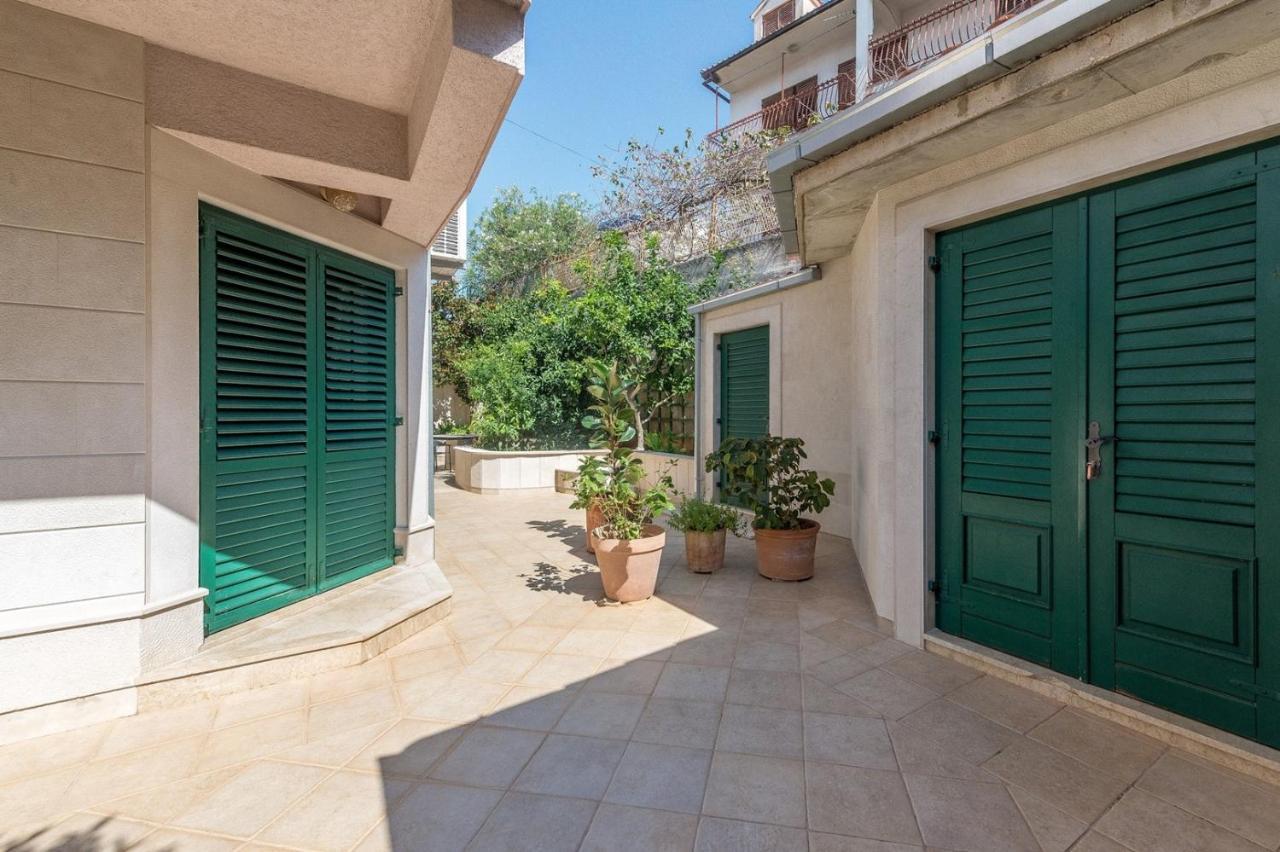 Apartments Ivana-Mira Okrug Gornji Luaran gambar